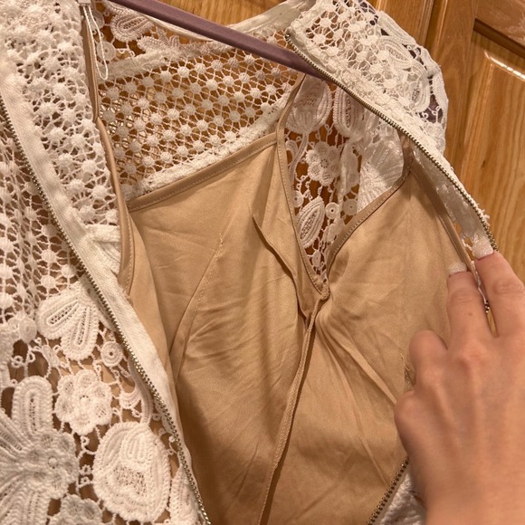 Selfie Leslie Reinhart Floral Asymmetrical Mesh Dress in White. - Picture 13 of 14